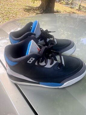 Jordan retro 3 “Og Rare “Sneakers in Black and Blue with Red Accent